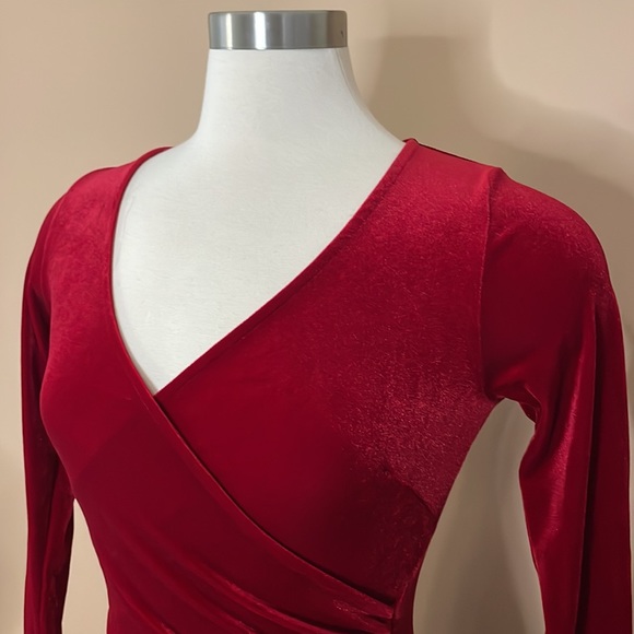 FASHION NOVA red velvet dress - Picture 4 of 5